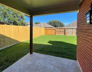 6638 Chantalle Drive - Photo Thumbnail 23