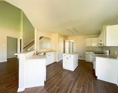 6638 Chantalle Drive - Photo Thumbnail 6