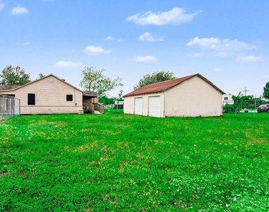 5615 John Martin Road - Photo Thumbnail 3