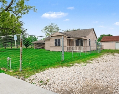 5615 John Martin Road - Photo Thumbnail 2
