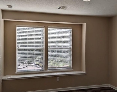 8014 Chasewood Drive - Photo Thumbnail 13