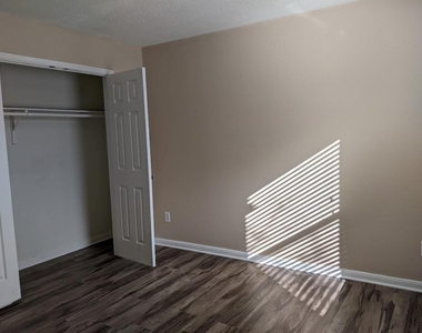8014 Chasewood Drive - Photo Thumbnail 15