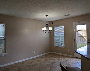 8014 Chasewood Drive - Photo Thumbnail 9