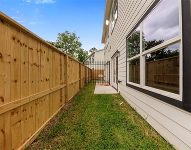 7117 Springdale Street - Photo Thumbnail 4