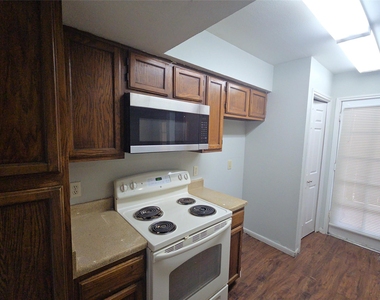 14600 Fonmeadow Drive - Photo Thumbnail 4