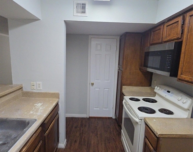 14600 Fonmeadow Drive - Photo Thumbnail 19