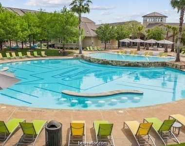 1725 Harvey Mitchell Parkway S - Photo Thumbnail 7