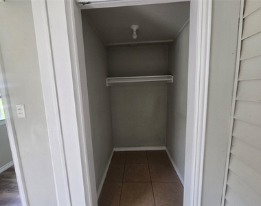 202 N Logan Street - Photo Thumbnail 4
