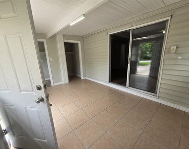 202 N Logan Street - Photo Thumbnail 2