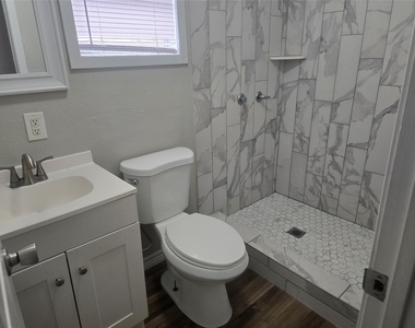 202 N Logan Street - Photo Thumbnail 11