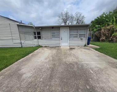 202 N Logan Street - Photo Thumbnail 1