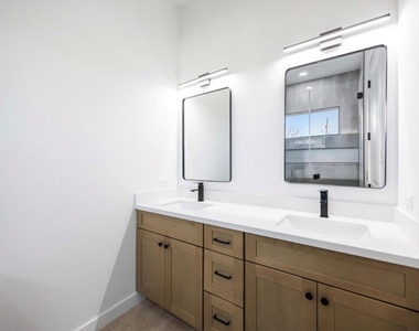 3923 Aledo Street - Photo Thumbnail 7