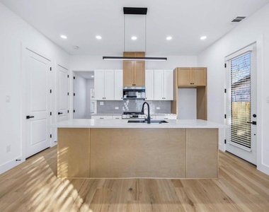 3923 Aledo Street - Photo Thumbnail 4