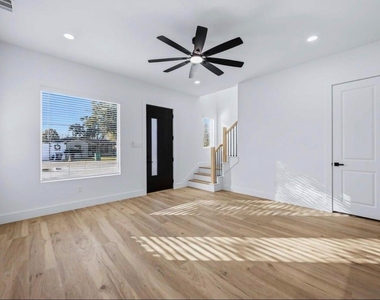 3923 Aledo Street - Photo Thumbnail 2