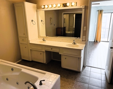 62 Evanston Street - Photo Thumbnail 14