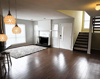 62 Evanston Street - Photo Thumbnail 3
