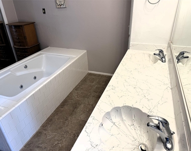 62 Evanston Street - Photo Thumbnail 12