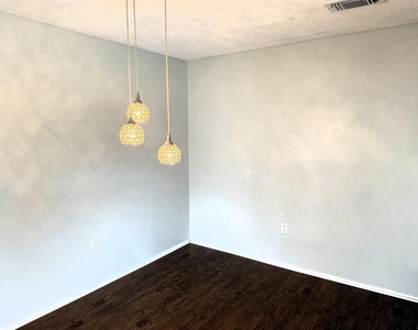 62 Evanston Street - Photo Thumbnail 2