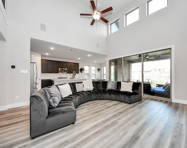 10514 Rigel Ridge Way - Photo Thumbnail 11