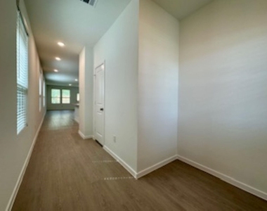 500 Kinglet Drive - Photo Thumbnail 2