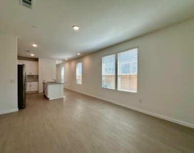 500 Kinglet Drive - Photo Thumbnail 4
