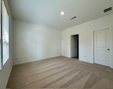 500 Kinglet Drive - Photo Thumbnail 8
