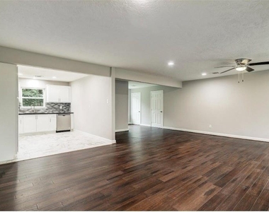 4627 Maple Street - Photo Thumbnail 6