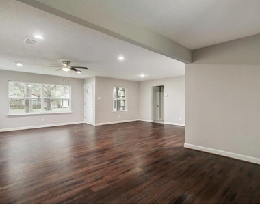 4627 Maple Street - Photo Thumbnail 1