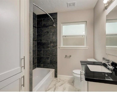 4627 Maple Street - Photo Thumbnail 3