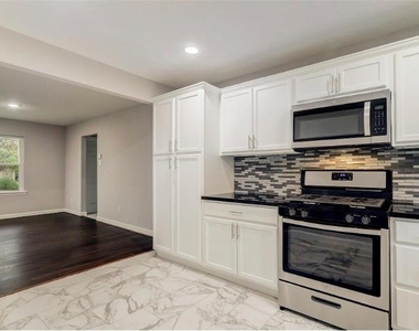 4627 Maple Street - Photo Thumbnail 5
