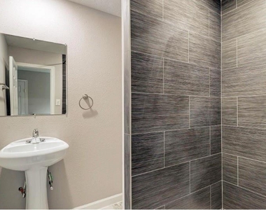 4627 Maple Street - Photo Thumbnail 7