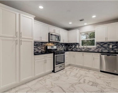 4627 Maple Street - Photo Thumbnail 2