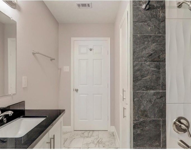4627 Maple Street - Photo Thumbnail 8
