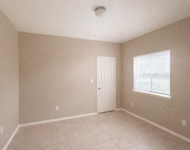 9104 N Green River Drive - Photo Thumbnail 32