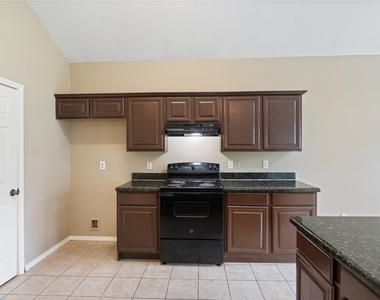 9104 N Green River Drive - Photo Thumbnail 10