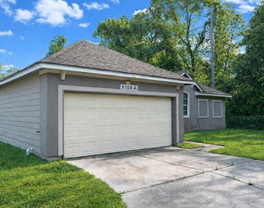 9104 N Green River Drive - Photo Thumbnail 4