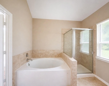 9104 N Green River Drive - Photo Thumbnail 41
