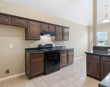 9104 N Green River Drive - Photo Thumbnail 11