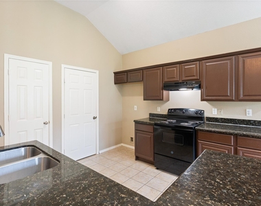 9104 N Green River Drive - Photo Thumbnail 13