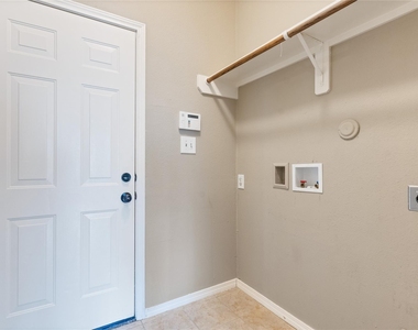 9104 N Green River Drive - Photo Thumbnail 24