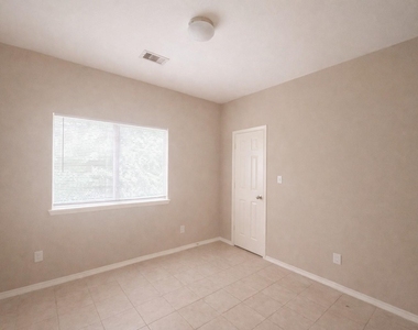 9104 N Green River Drive - Photo Thumbnail 34