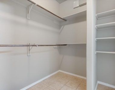 9104 N Green River Drive - Photo Thumbnail 43