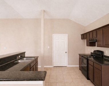 9104 N Green River Drive - Photo Thumbnail 12