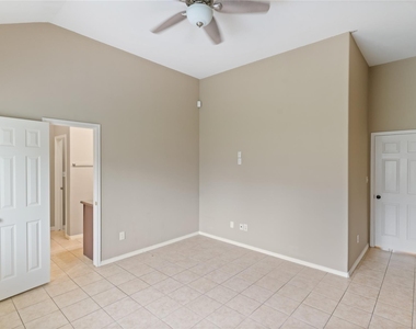 9104 N Green River Drive - Photo Thumbnail 38