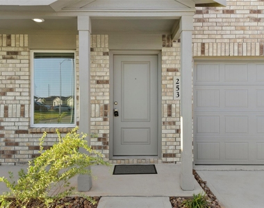 253 Douglas Hills Drive - Photo Thumbnail 3