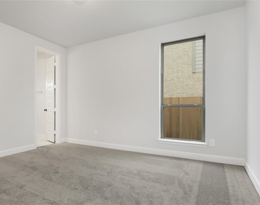 7510 Snowfield Peak Ln Court - Photo Thumbnail 8