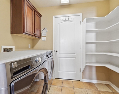 11215 Royce Palms Drive - Photo Thumbnail 20
