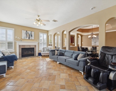 11215 Royce Palms Drive - Photo Thumbnail 2