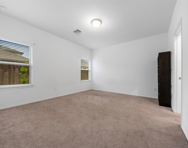 16639 Spirit Street - Photo Thumbnail 8