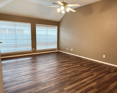 4006 Hunnington Drive - Photo Thumbnail 20
